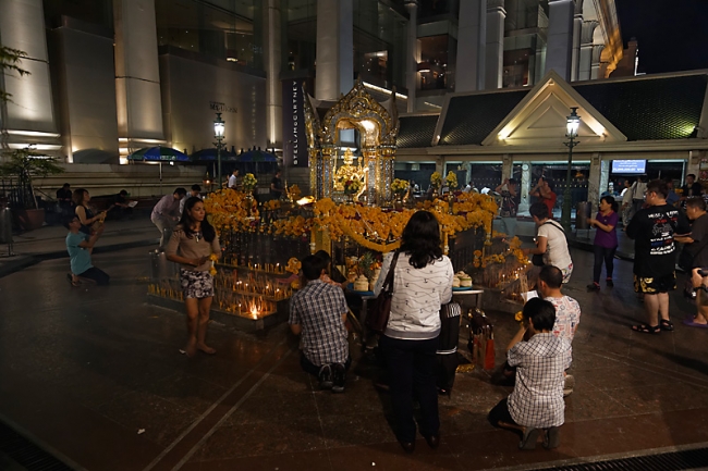 Bangkok la nuit, loy krathong-053